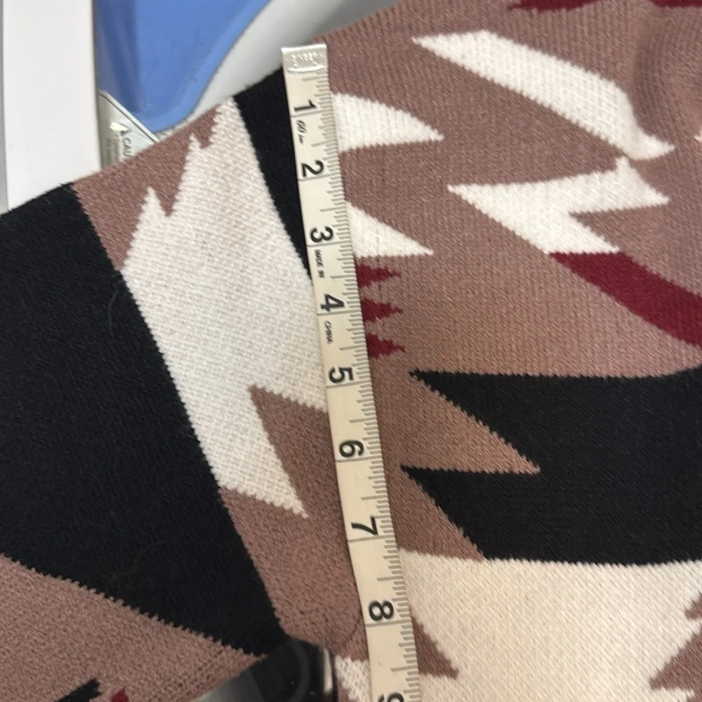 Cardigan Aztec print NWT medium large quality well made oh so yummy